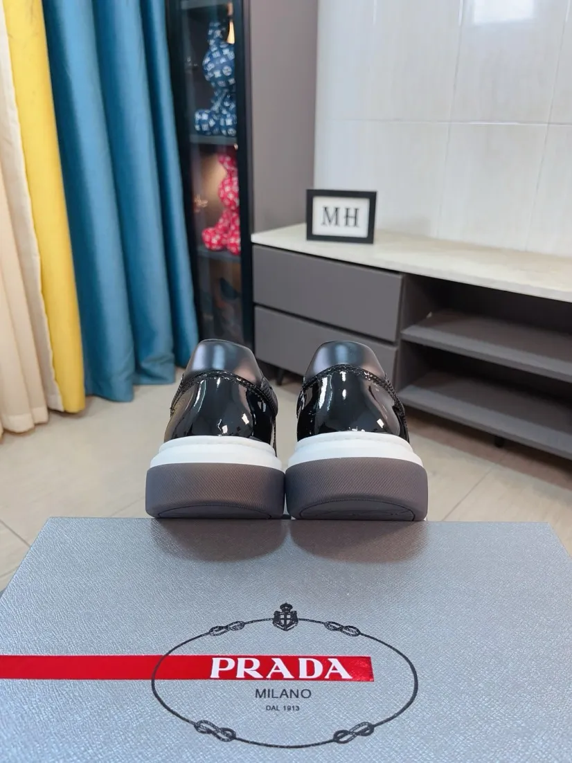 Men's shoes 💰600🌹🌹High-quality new Prada counters are launched simultaneously. The new men's shoes and 😘fabrics are selected from imported mesh and glue-spraying technology. Imported cowhide lining. 👍🏿High-end☄️Open-molded non-slip rubber outsole, exquisite lines, simple and elegant, comfortable and high-end for leisure travel. Code number: 38 to 44